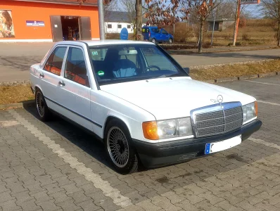 Mercedes Benz W201 190 1987.webp
